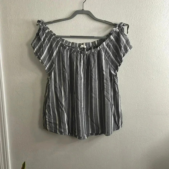 Maurice’s XL Off the Shoulder Top - Picture 1 of 4